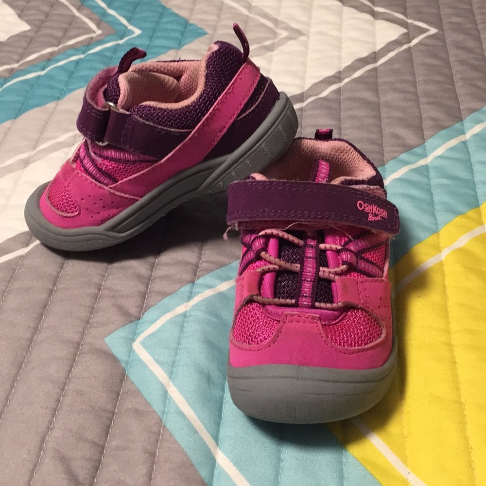 Oshkosh shoes size 7